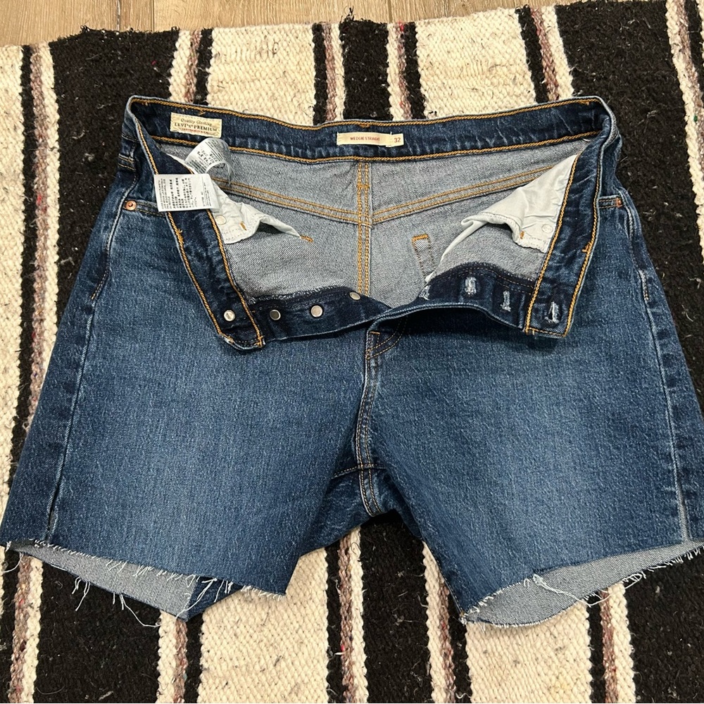 Levi’s high wasted jean shorts